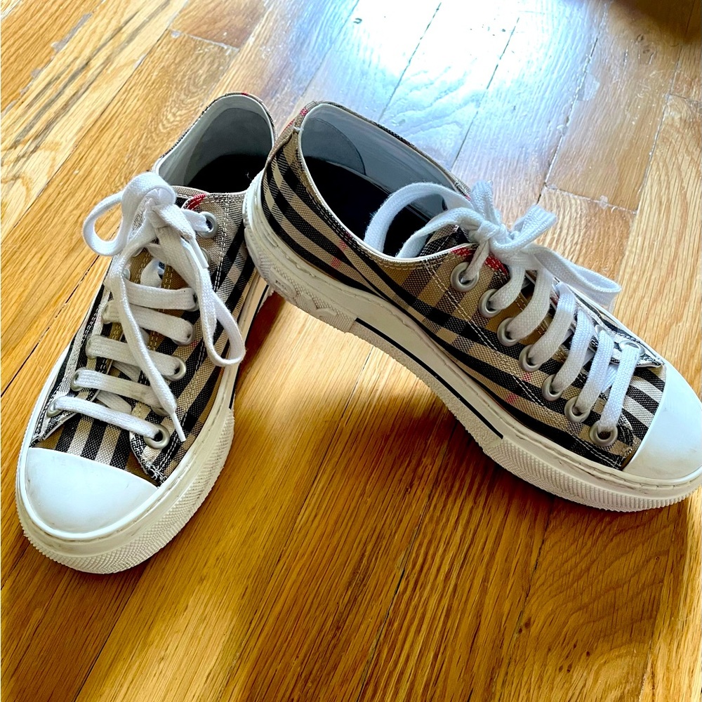 Burberry women’s sneaker size 36